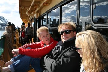 Tim met Peter en Tamar op de veerboot naar Manly